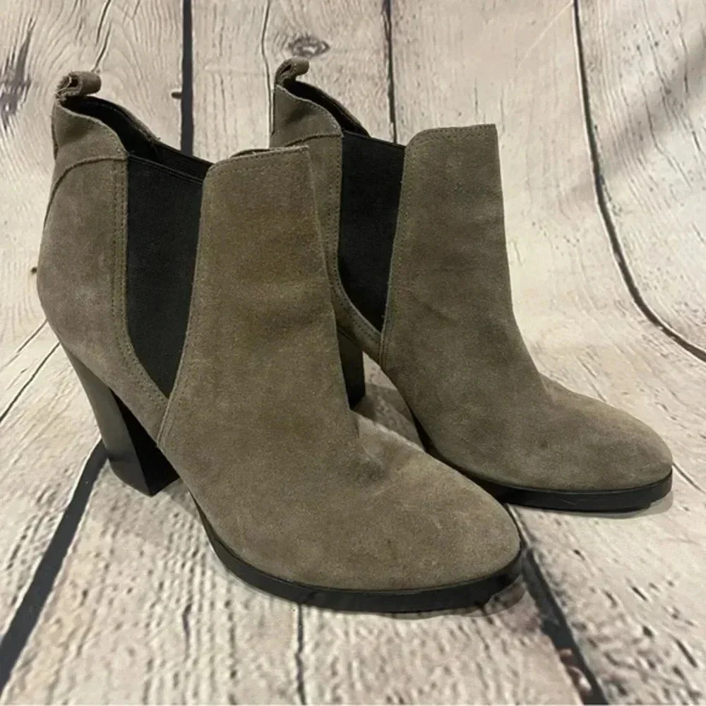 Marc Fisher Women’s Grey/Green Suede Heeled Ankle Booties size 9.5